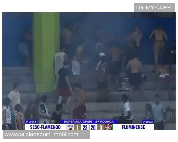 因暴雨导致球场积水严重欧协联一场比赛被迫中断引发关注 因暴雨导致球场积水严重欧协联一场比赛被迫中断引发关注